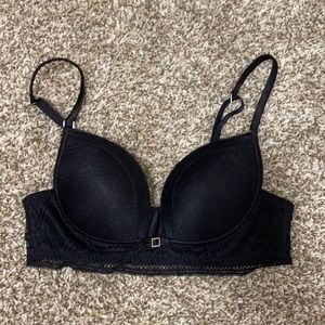 Size 32 B lack lace bra